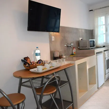 Virginia Daire Tínos