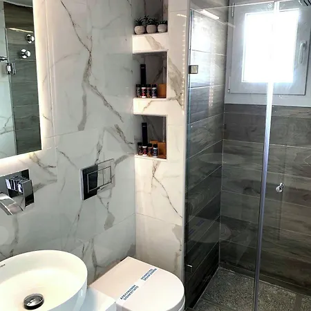 Virginia Daire Tínos